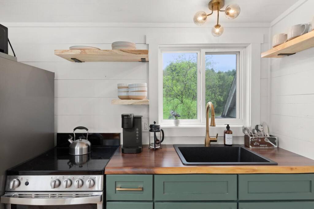 Charming & Freshly Restored Farmhouse 1 Mile From Center Of Стоу Екстериор снимка